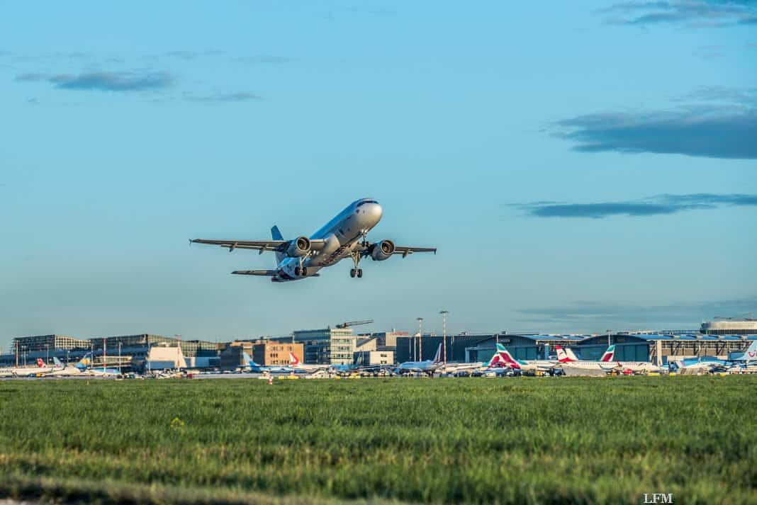 Flughafen Stuttgart: Fluggeschehen und Ferienauftakt