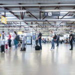 In den Terminals in Schönefeld und Tegel ist das Tragen eines Mund-Nasen-Schutzes für Reisende Pflicht.