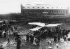 Ein Flugzeug des Typs Rumpler-Taube am Hamburg Airport 1913