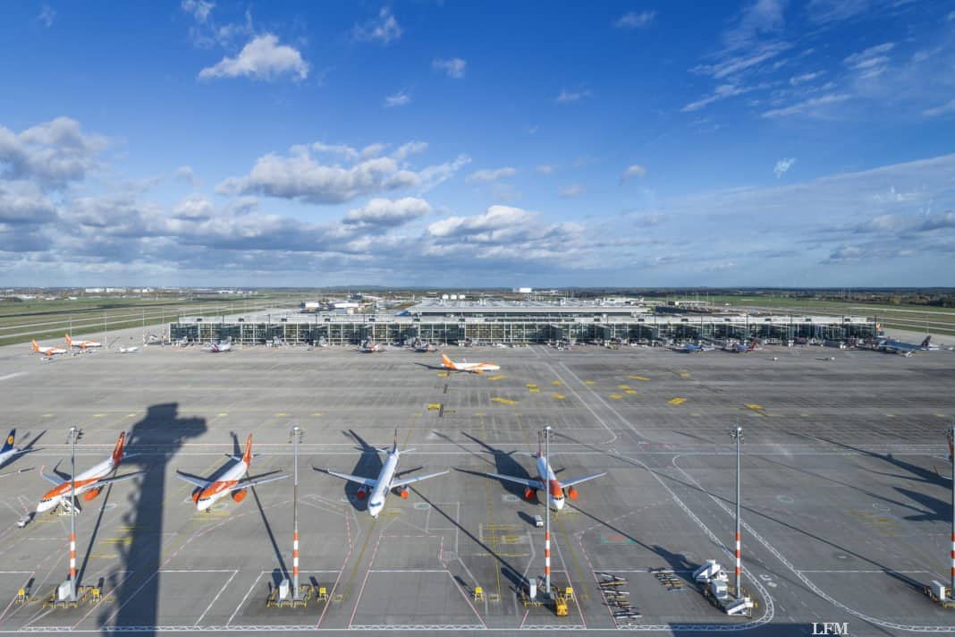 Flughafen BER: Flugverkehr am Mainpier