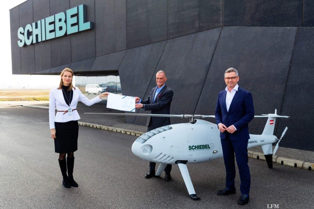 Firma Schiebel erhält Betreiberzeugnis Light UAS Operator Certificate (LUC) für ihren unbemannten Hubschrauber CAMCOPTER® S-100