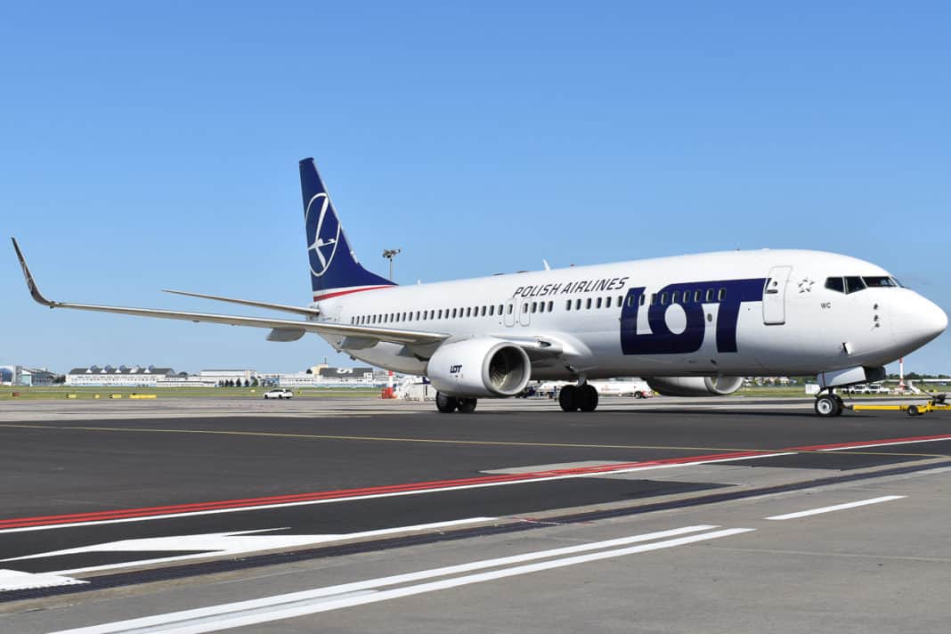 LOT Polish Airlines Boeing B737-800