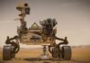 Mars-Rover “Perseverance” und Hubschrauberdrohne “Ingenuity”: Am 18. Februar 2021 landeten der Mars 2020 Rover Perseverance der NASA und der mitgeführte Marshelikopter Ingenuity im Krater Jezero. Perseverance ist der komplexeste Rover, den die NASA jemals zum Mars geschickt hat. Ingenuity, ein Technologieexperiment, ist das erste Luftfahrzeug, das einen kontrollierten Flug auf einem anderen Planeten versuchen wird. Die 50 cm hohe Helikopterdrohne ist an der Unterseite von Perseverance angebracht und wird von dort auf dem Boden abgesetzt, ehe Perseverance auf einige Meter Distanz wegrollen und die Flugdemonstration mit den Roverkameras verfolgen wird.