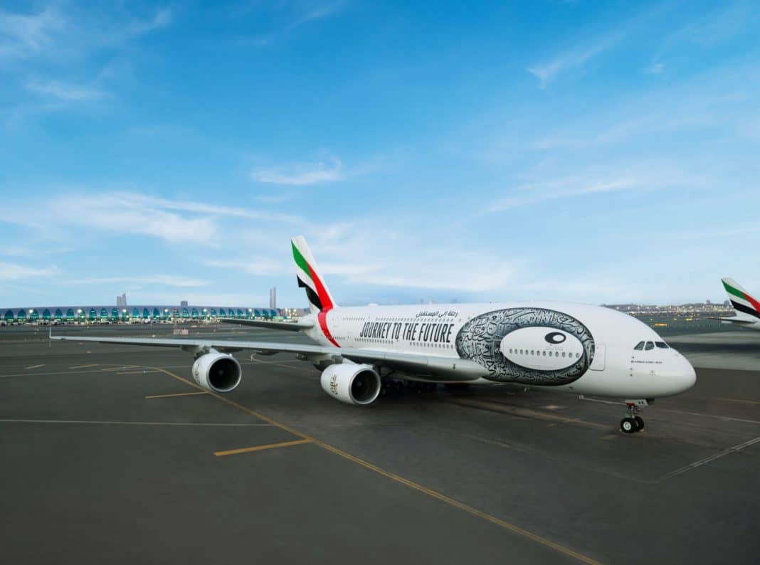 Emirates-A380 (A6-EVK) mit Sonderlackierung im Museum of the Future-Design