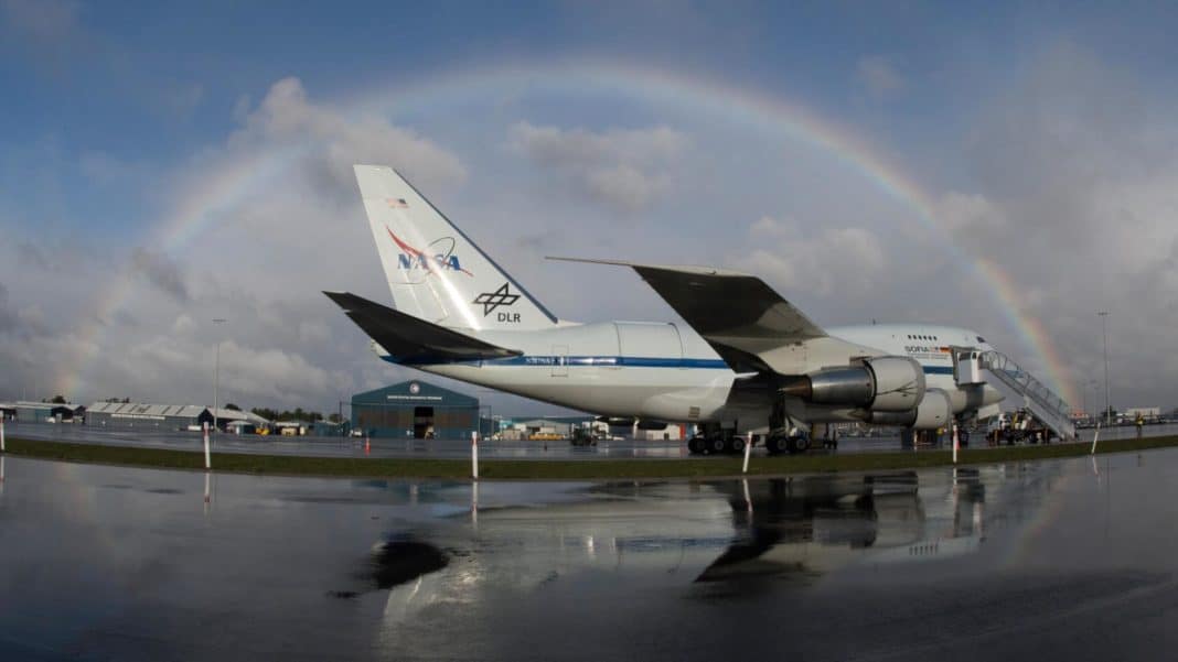 SOFIA am Flughafen von Christchurch, Neuseeland: Zwischen dem 17. Juli und 2. August 2013 führt SOFIA, das "Stratosphären-Observatorium für Infrarot-Astronomie" von Christchurch (Neuseeland) Messflüge zur Erkundung astronomischer Objekte am südlichen Himmel aus.