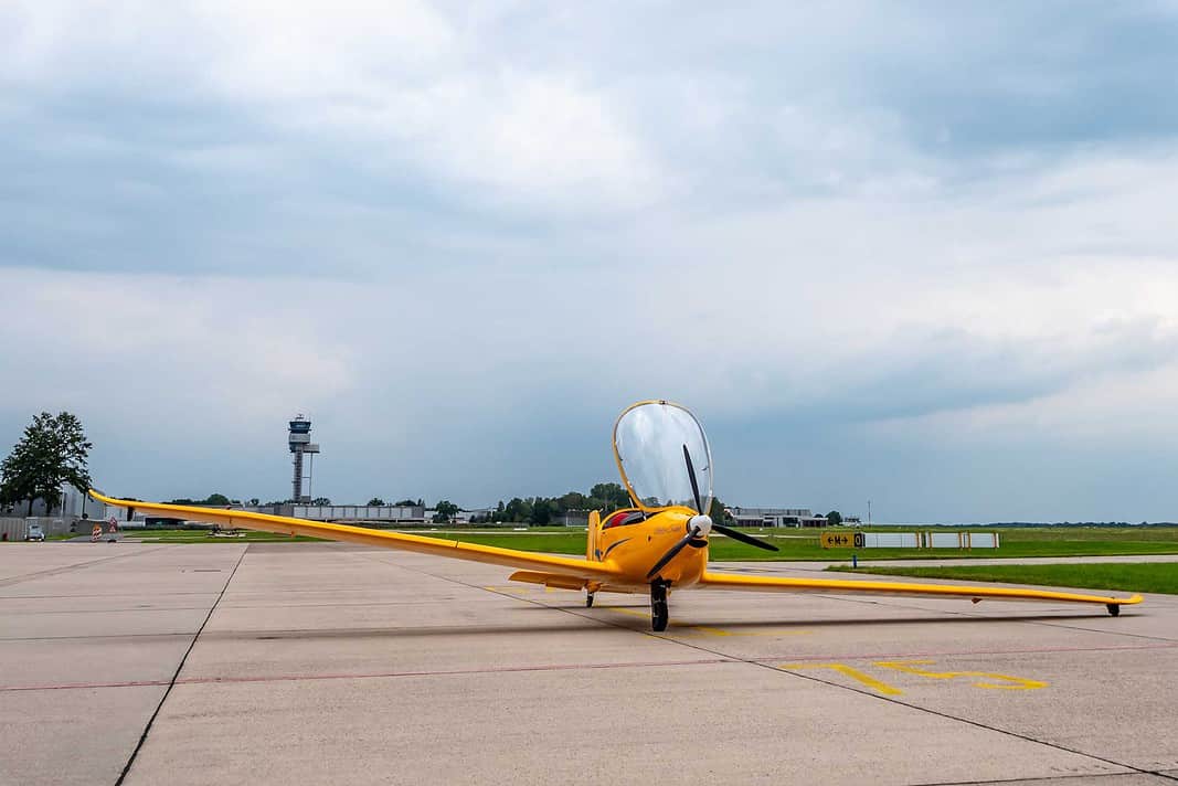 Kleinflugzeug Elektra Trainer am Flughafen Hannover