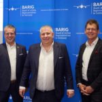 V.l.n.r.: Ulrich Topp, Director Aviation Business Development, und Dr. Henning Pfisterer, Senior Vice President Aviation und Accountable Manager, vom Flughafen Düsseldorf gemeinsam mit Michael Hoppe, BARIG Chairman und Executive Director. Austausch mit den Airlines auf der BARIG Vollversammlung.