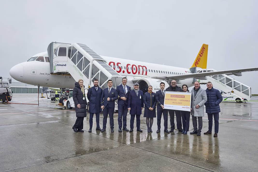 Dortmund Airport, Flugfeld, Erstflug nach Istanbul, Crew der Maschine, Vertreter des Flughafens