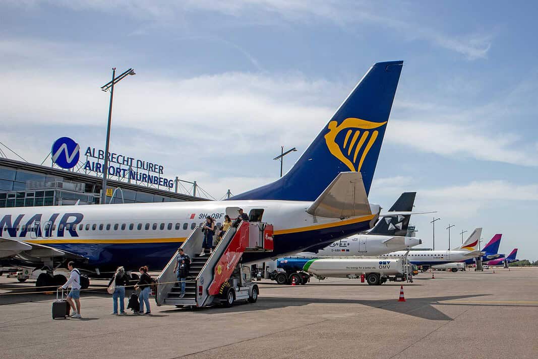 Verschiedene Airlines vor dem Terminal am Airport Nürnberg.