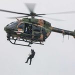 Airbus H145M Mehrzweck-Militärhubschrauber mit Abseilvorführung