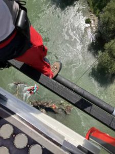 Blick auf den Rhein während der Windenrettung