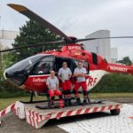 Die Göttinger Crew vor der neuen H135: Pilot und Stationsleiter Dennis Lauterberg, Notarzt Dr. Tim Hösch und HEMS TC Michael John. (v.l.)