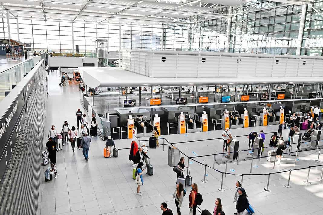 Passengers in the central hall of Terminal 2 at Munich Airport