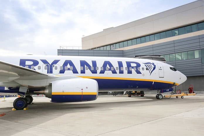 Ryanair-Flieger auf dem Vorfeld