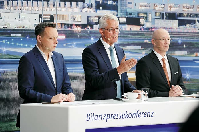 Fraport Bilanzpressekonferenz Q3/9M 2024: (vlnr.) Jürgen Harrer Leiter der Unternehmenskommunikation, Dr. Stefan Schulte Vorsitzender des Vorstands, Prof. Dr. Matthias Zieschang Vorstand Controlling und Finanzen