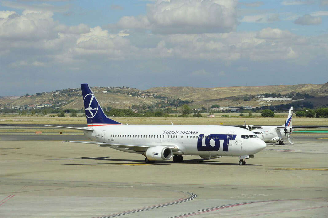 LOT Polish Airlines Boeing 737