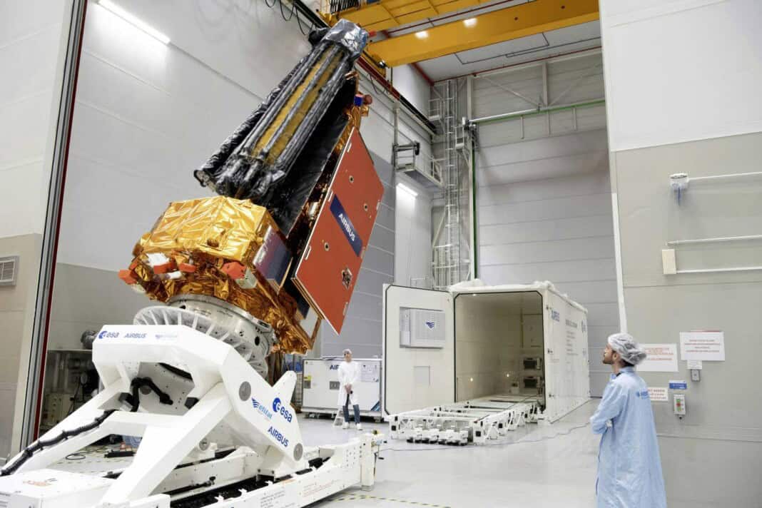 Biomass-Satellit der ESA wird versandfertig verpackt