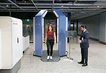 Walk-Through-Scanner am Flughafen Frankfurt im Regelbetrieb