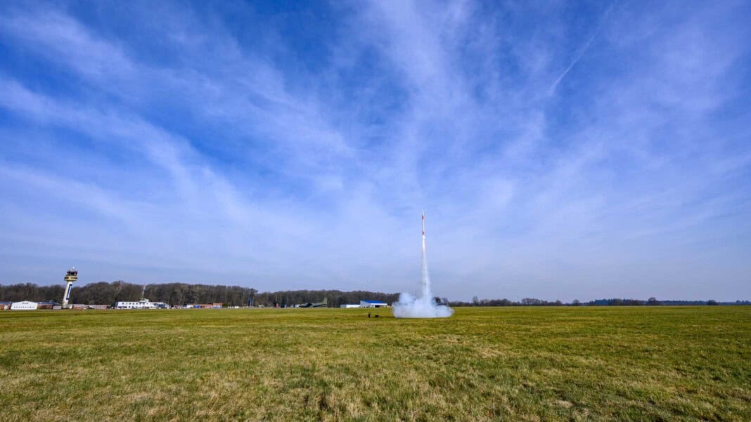 Launch of a CanSat rocket from Rotenburg (Wümme) airfield