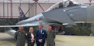 Generalmajor Gerfried R. Promberger, Leiter der Direktion 2 & Kommandeur der österreichischen Luftstreitkräfte & Luftwaffenchef des Österreichischen Bundesheeres (ÖBH), Klaudia Tanner, österreichische Verteidigungsministerin, Jorge Tamarit-Degenhardt, Eurofighter-Geschäftsführer und Oberst Roland Miedler, Kommandant des Flugplatzes Zeltweg (v.l.n.r).